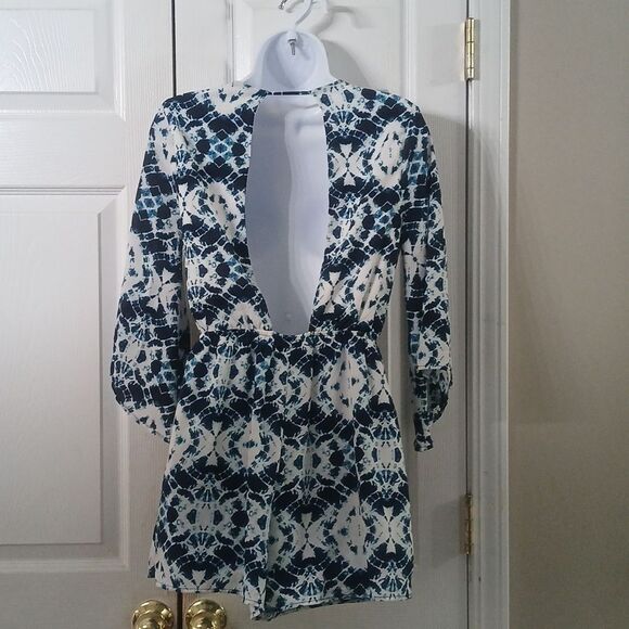 Charlotte Russe  blue white tie dye partial open back romper  Sz M NWOT - Picture 6 of 9
